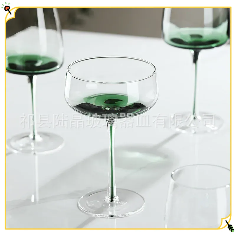 Hand Blown Green Crystal Wine  - Champagne Flute Pair recension och pris